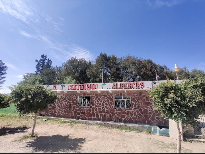 Área de albercas y tinas termales del Balneario