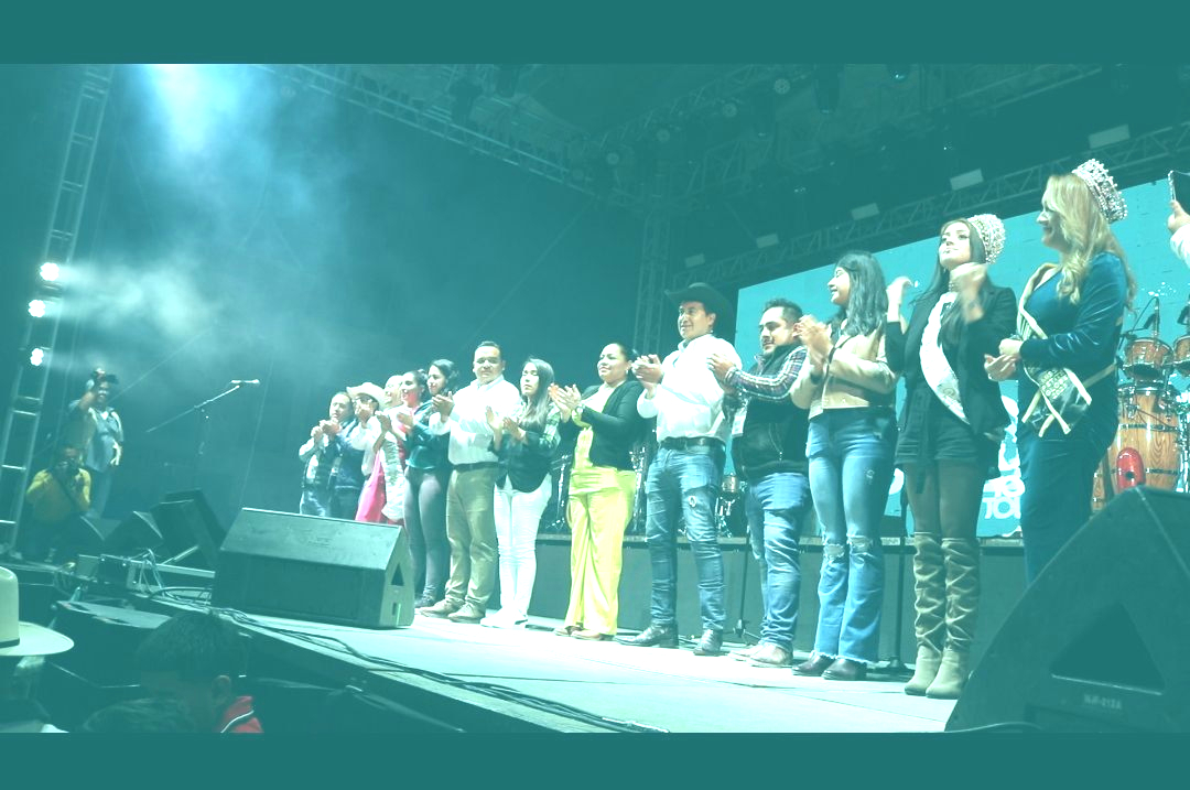 Todo un éxito la presentación de Grupo Duelo en el Teatro del Pueblo de la Feria Regional del Queso 2023